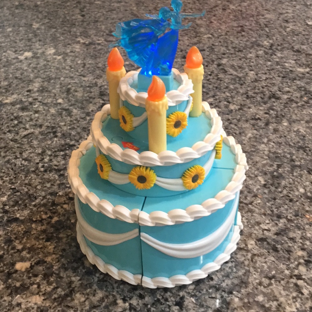 Frozen light up puzzle cake